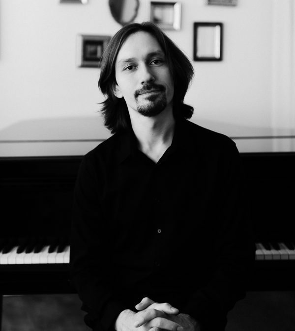 26.03.2022 – CONCERT: Georgy Voylochnikov (piano) presents works by L. v. Beethoven, Clara Schumann, Johannes Brahms and Claude Debussy