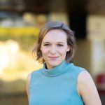 Porträtfoto der Pianistin Kathrin Isabell Klein